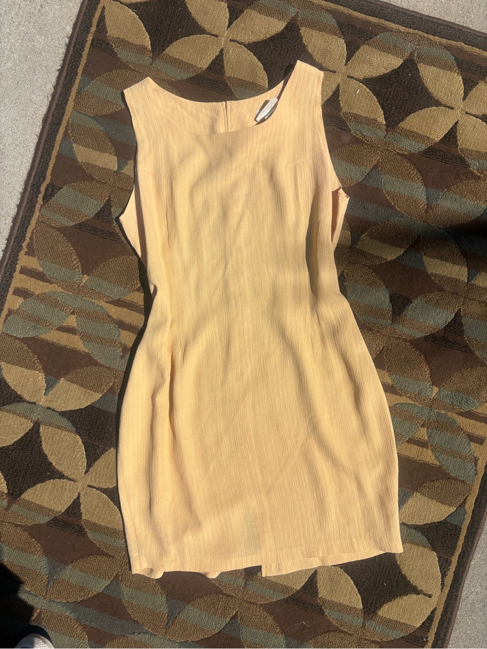 Vintage Parisian Women's Sleeveless Dress in Pale Peach